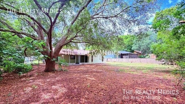 Building Photo - 104 E Osceola St