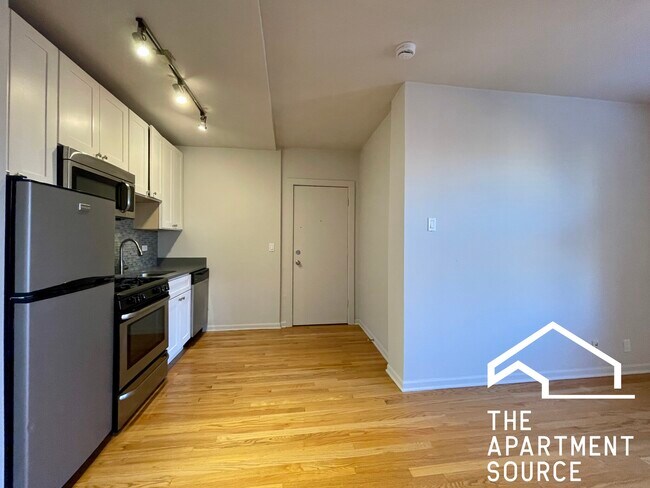 Building Photo - 2834 W Palmer St