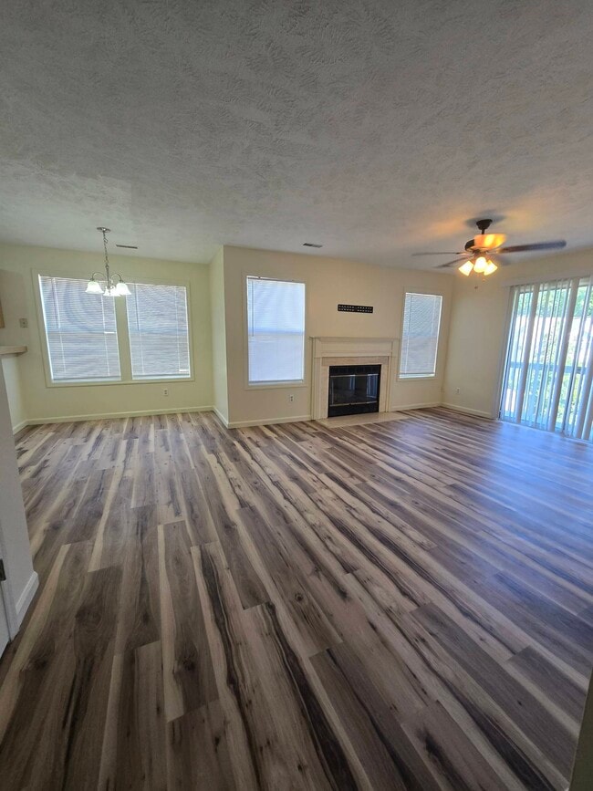 Building Photo - 1001 Brookhollow Dr