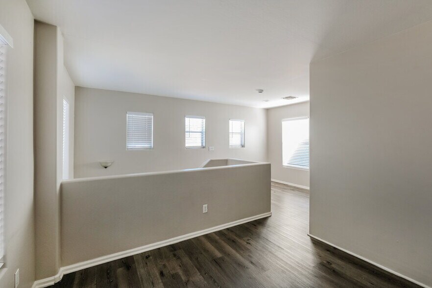 Building Photo - 10911 W Mariposa Dr