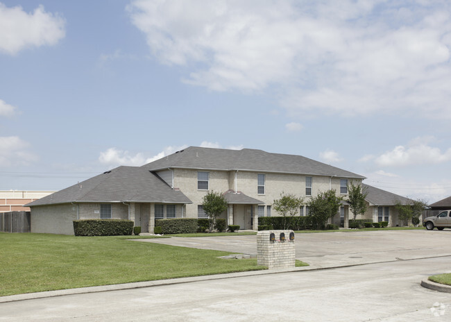 Primary Photo - Green Isle Townhomes