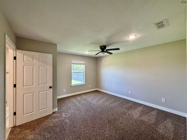 Building Photo - 3208 Northwest Dr