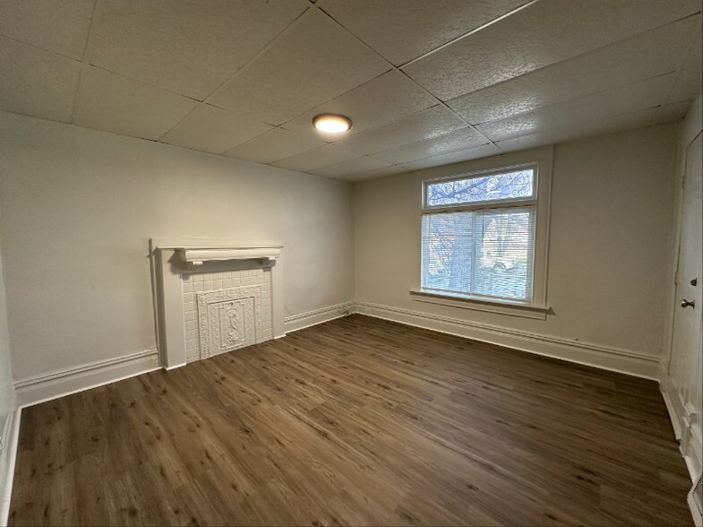 Building Photo - 57 N Chicago St