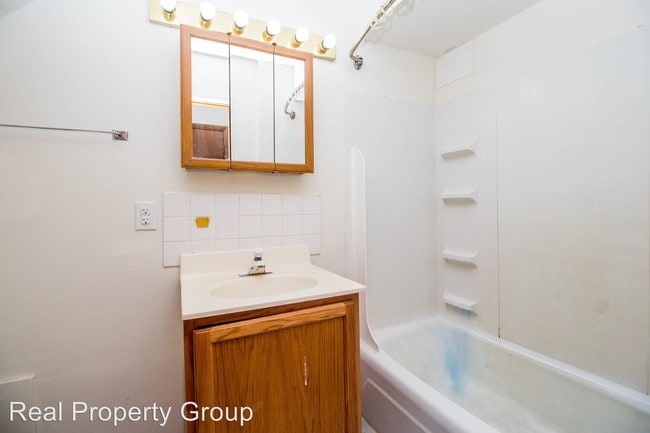 Building Photo - 1011 Southpark Dr