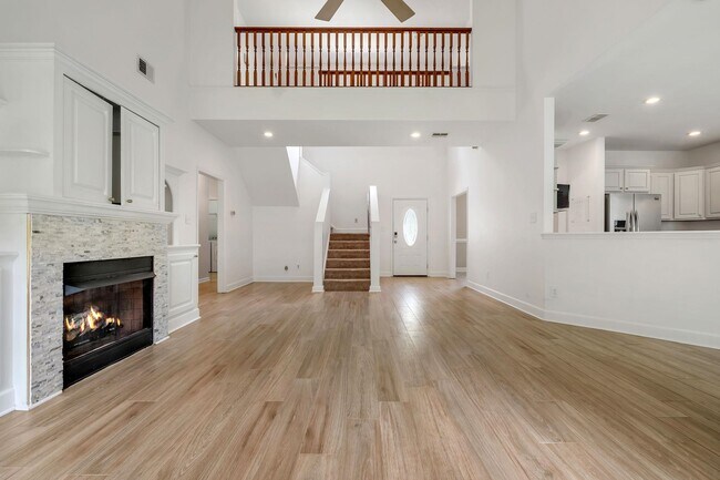 Building Photo - 848 Eagle View Dr
