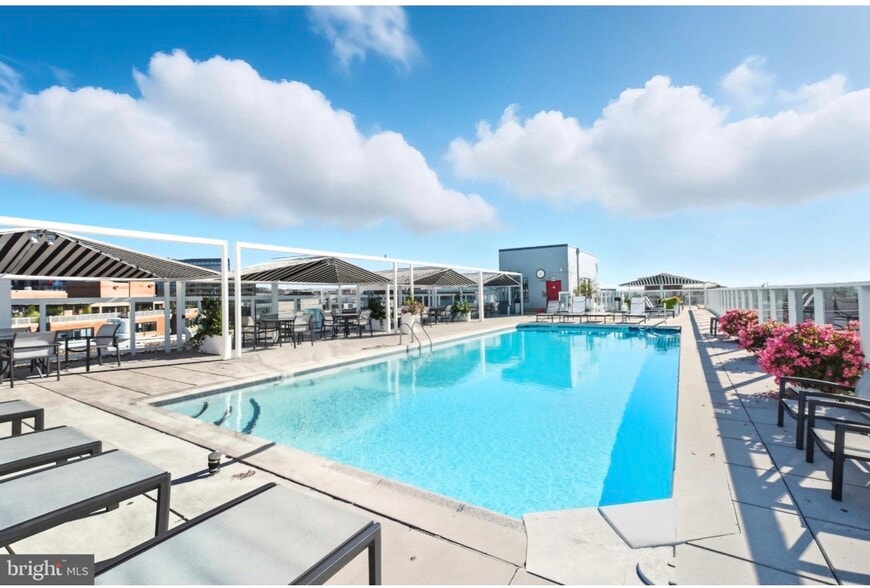 Building Photo - 1330 New Hampshire Ave NW