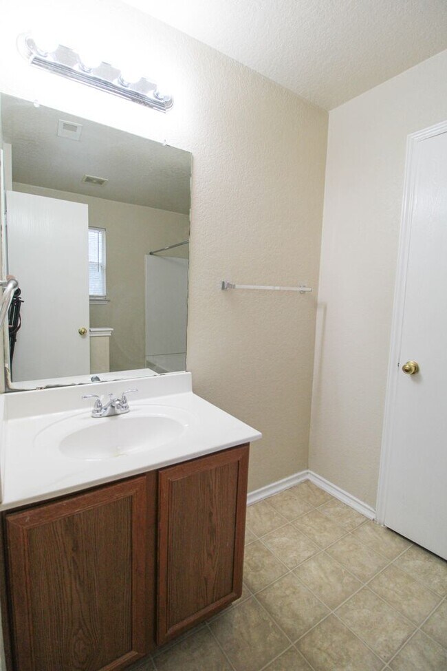 Building Photo - 16122 Branching Oaks