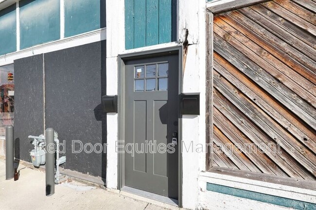 Building Photo - 530 1/2 N Columbus St