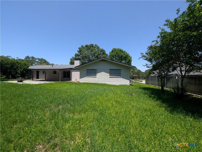 Building Photo - 405 Oakwood Blvd