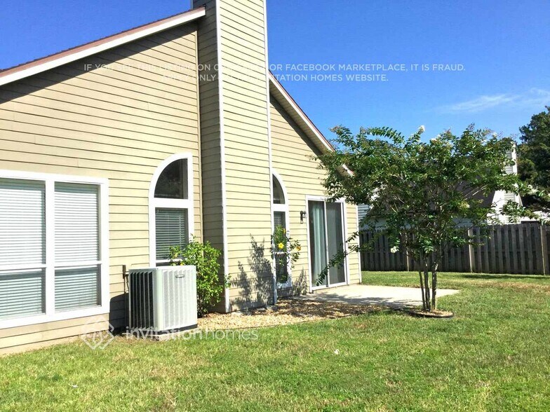 Building Photo - 14092 Summer Breeze Dr