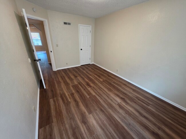 Building Photo - 3326