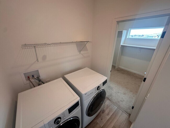 Building Photo - Home For Rent Papillion