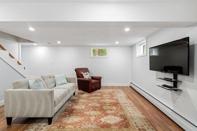 Building Photo - 45 Magoun St