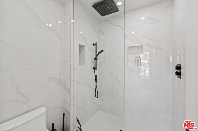 Building Photo - 72417 Rolling Knoll Dr