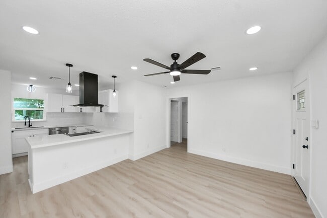 Building Photo - 11503 Duane St