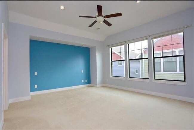 Building Photo - 2412 Charleston St