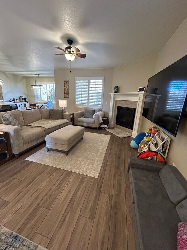 Building Photo - Spacious 5-Bed, 5-Bath Home in Erie’s Sunwest North Community