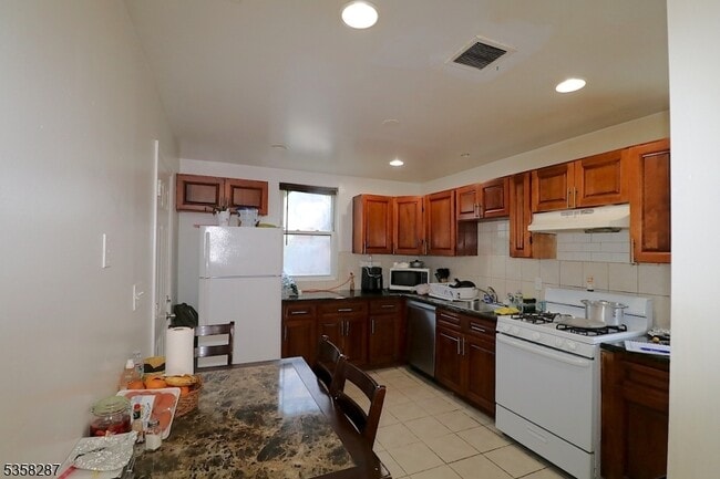 Building Photo - 524 Mulberry St