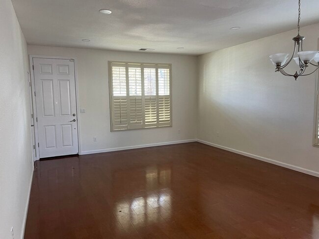 Building Photo - 1112 Park W Dr