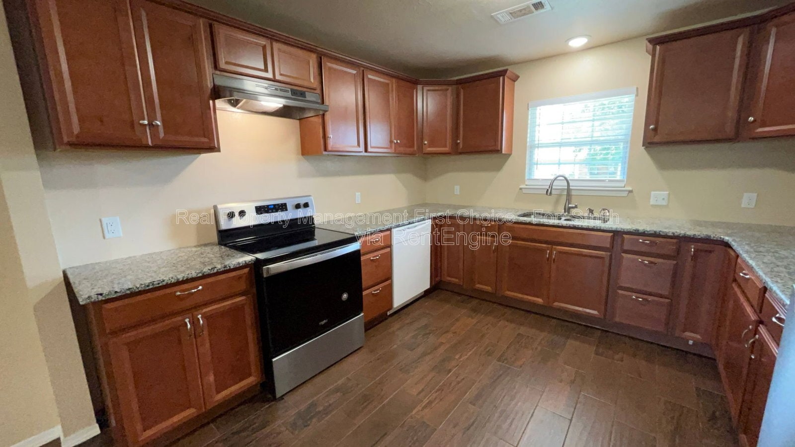 Building Photo - 16 Charmont Dr