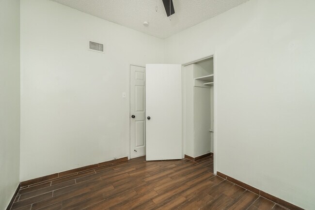 Building Photo - Comfortable 3 Bedrooms Home in San Antonio, TX