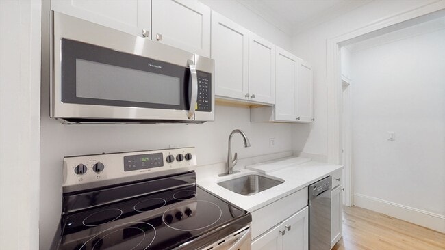 Building Photo - 2 Brimmer St