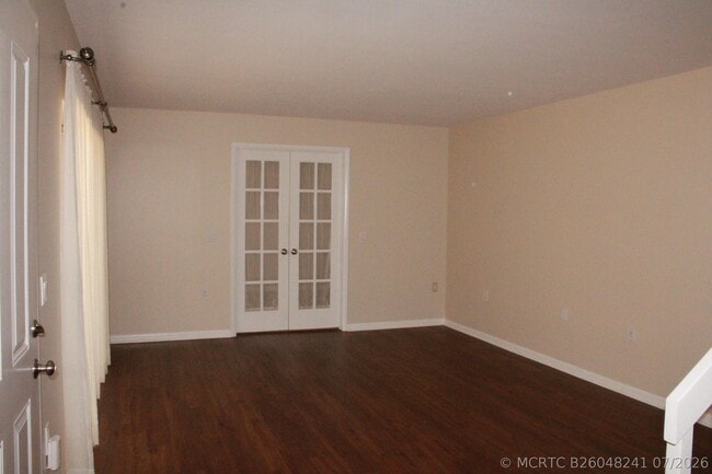 Building Photo - 716 7th Ln