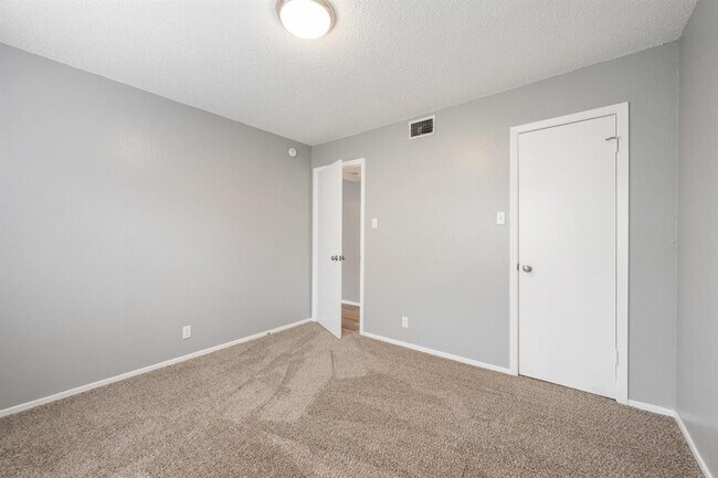 Building Photo - 6805 Blue Dawn Trail