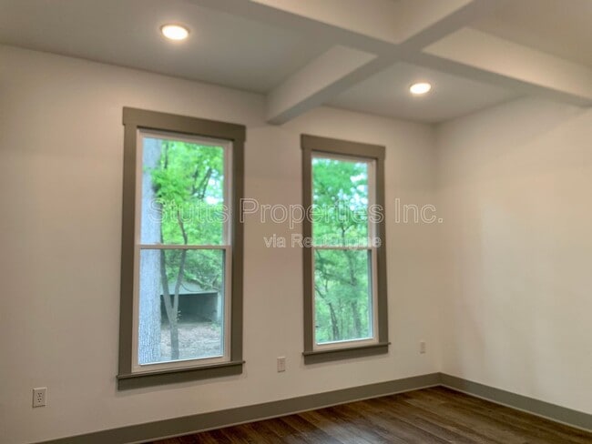 Building Photo - 617 Howell St