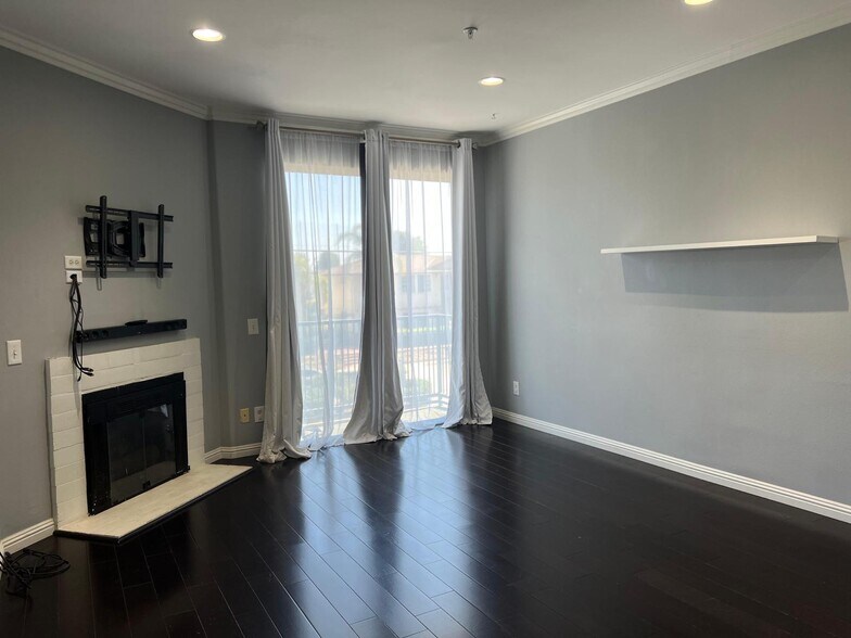 Building Photo - 6645 W 86th Pl