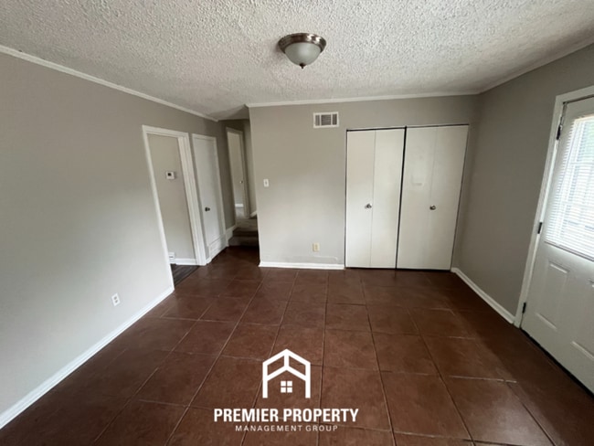 Building Photo - 5580 Lochinvar Rd