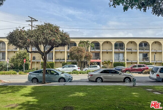 Building Photo - 2311 4th St