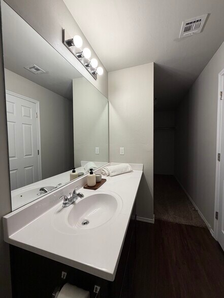 Building Photo - 10708 SW 23rd Pl