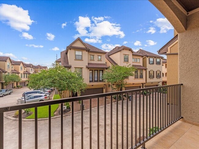 Building Photo - 5502 Lunia Ln