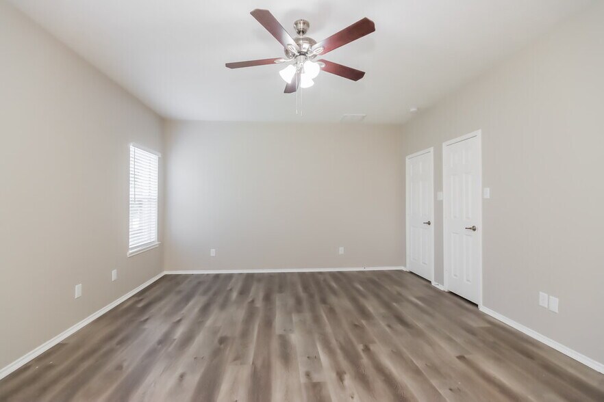Building Photo - 9103 Plume Tree Dr