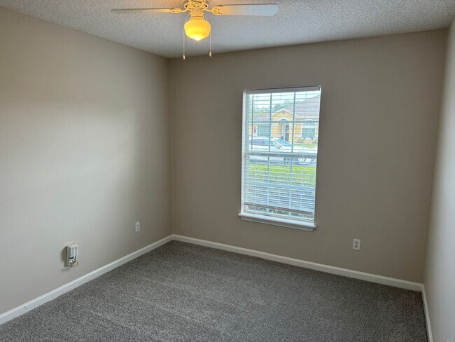 Building Photo - Home For Rent