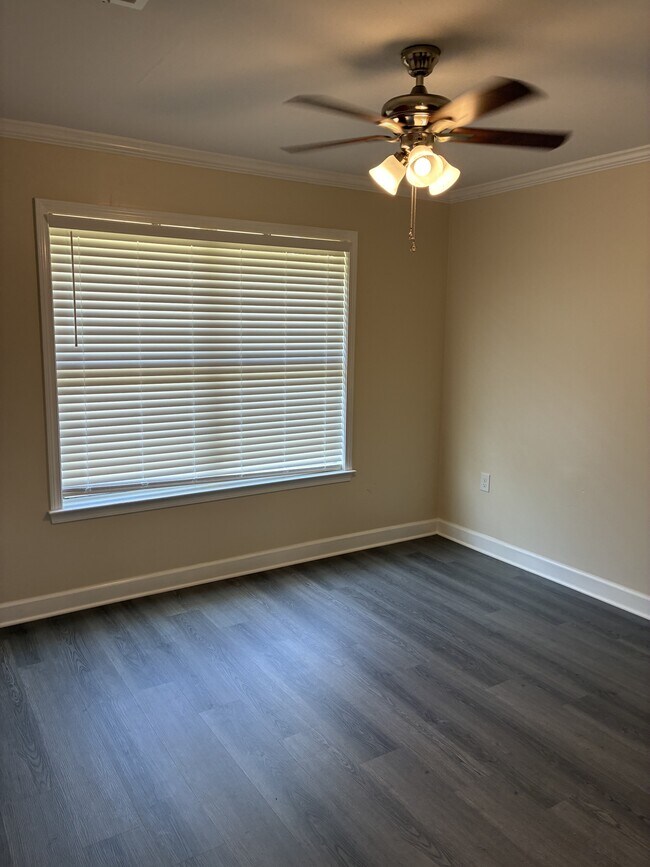 Building Photo - 1041 Hubbard St