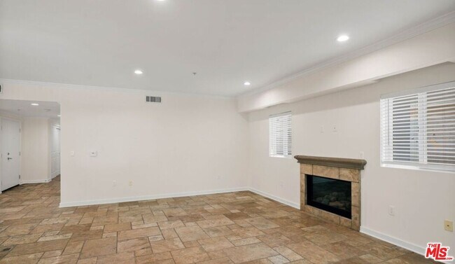 Building Photo - 10616 Kinnard Ave