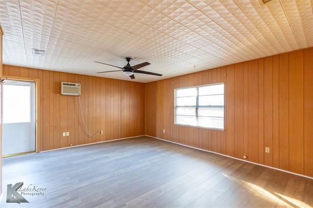 Building Photo - 301 S Mockingbird Ln