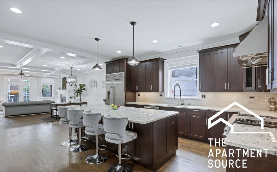 Building Photo - 1324 W Grand Ave