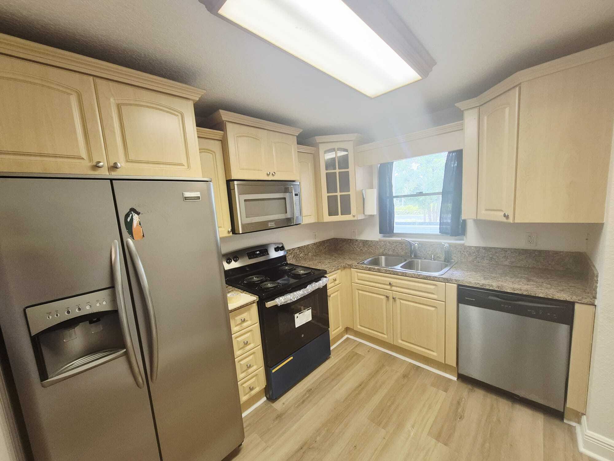 Building Photo - 5080 SW 64th Ave