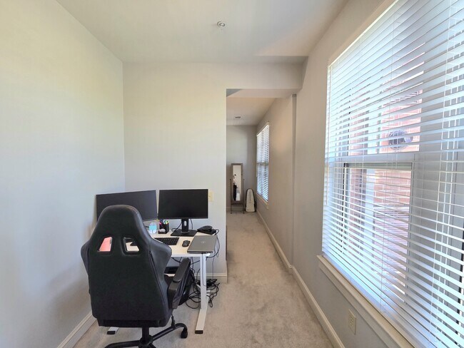 Building Photo - 11770 Sunrise Valley Dr