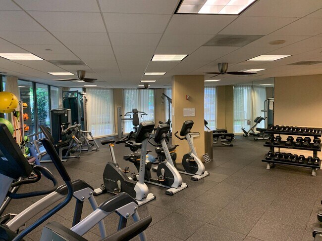 Building Photo - 901 N Monroe St