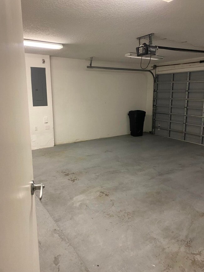 Building Photo - 1950 Presidential Way