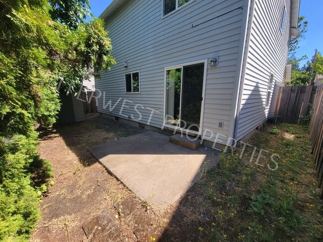 Building Photo - 4 Bedroom Home Near Brentwood Park w/Garag...