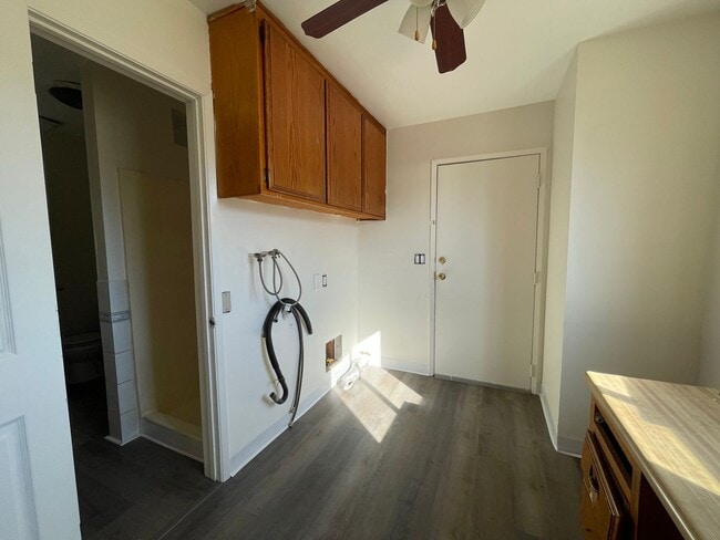 Building Photo - Four Bedroom Two Bathroom Home in Hemet!