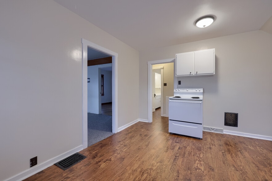 Building Photo - 123 N Spruce St