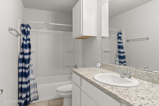 Building Photo - 203 S Lakepointe Dr