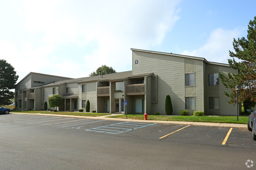 Canterbury East Apartments - 1517 Canterbury Trl Mount Pleasant MI ...