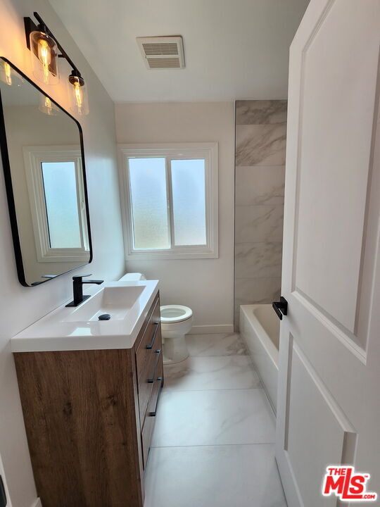 Building Photo - 6121 Sylvia Ave